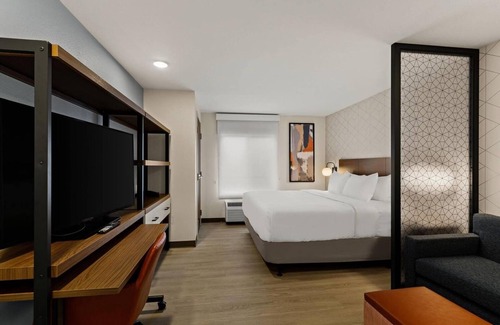 Newnan Hotel | Comfortable Suite Perfect for Business Travelers – Workstation Included