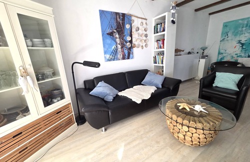 Schoenhagen House | Comfortable vacation home Baltic Sea oasis with garden, winter garden and beach proximity, dog