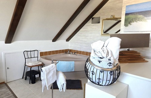 Schoenhagen House | Comfortable vacation home Baltic Sea oasis with garden, winter garden and beach proximity, dog