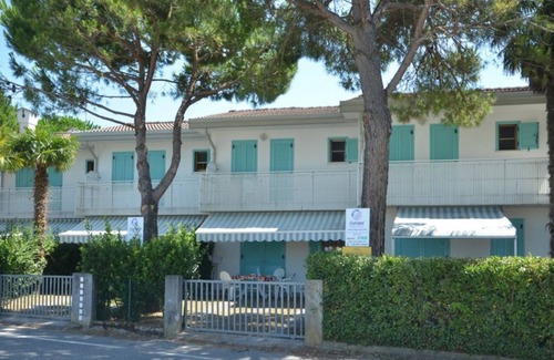 Bibione Pineda Villa | Comfortable villa nestled in a green landscape