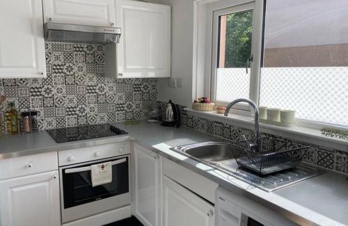 City Centre Glasgow Apartment | Comfy 1 bedroom flat with free parking