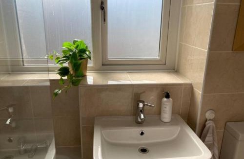 City Centre Glasgow Apartment | Comfy 1 bedroom flat with free parking