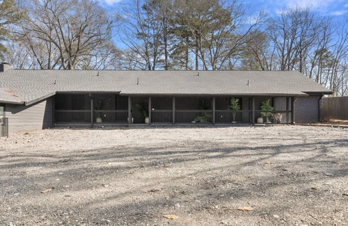Clarkdale Apartment | Comfy 2 bedroom w/Free Parking