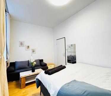 Josefstadt Apartment | Comfy 2BR Apt, for 5P, Easy Access to Stadthalle