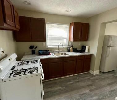 Akron House | Comfy 3 Bedroom entire home with cozy vibes