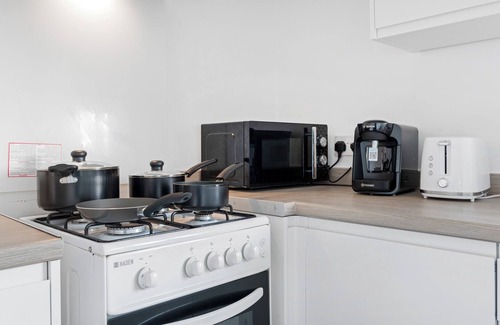 Newark upon Trent House | Comfy 3 Bedroom House in Nottingham, Sleeps 6