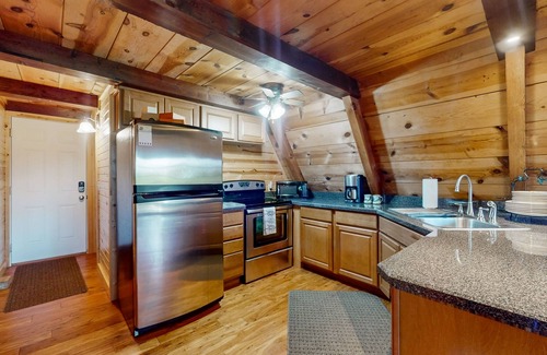Flat Hollow Marina House | Comfy A-frame cabin with deck, gas grill, Internet, close to marina