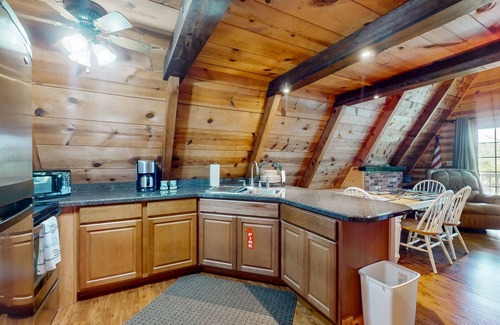 Flat Hollow Marina House | Comfy A-frame cabin with deck, gas grill, Internet, close to marina