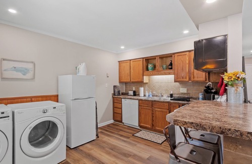 Royal Pines House | Comfy and Convenient South Asheville Getaway