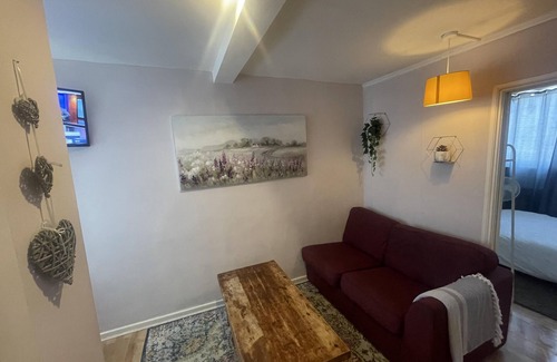 Lewisham Apartment | Comfy and Lovely 1-bed Apartment in London