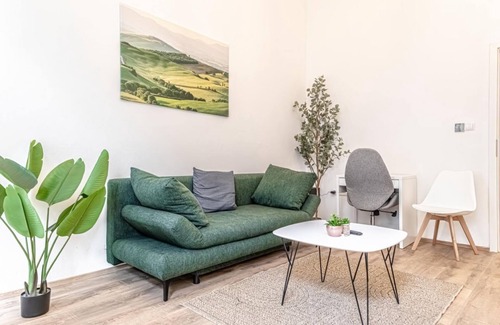 Penzing Apartment | Comfy Apartment | Steps from Schönbrunn Gardens