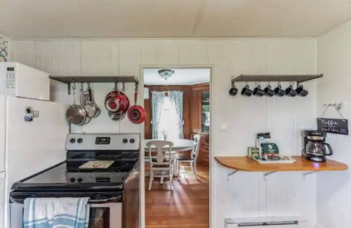 Mattapoisett Center House | Comfy beach house in Mattapoisett