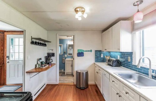 Mattapoisett Center House | Comfy beach house in Mattapoisett