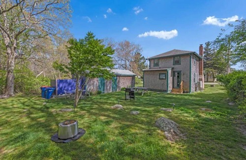 Mattapoisett Center House | Comfy beach house in Mattapoisett