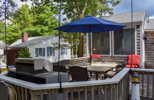 West Harwich House | Comfy Cape Cod cottage, sleeping 6, just .4 miles to the beach.