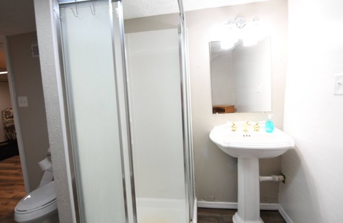 Norfolk Apartment | Comfy, Casual and Close!