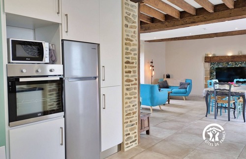 Cosse-le-Vivien Cottage | Comfy cottage with terrace, pétanque, WiFi, accessible room