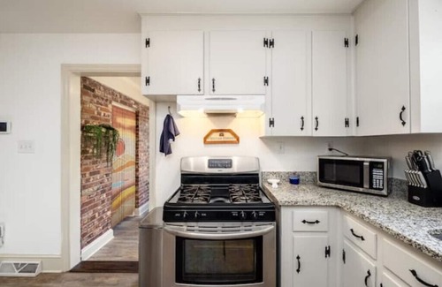 Charlotte Apartment | Comfy cozy laid back cottagenn