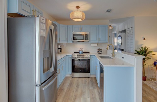 Dunedin Condo | Comfy King Beds Exceptionally Clean 1 Mi 2 Honeymoon Isle Beach Pass Included