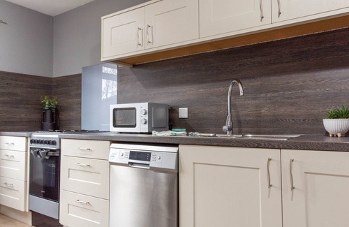 Levenmouth House | Comfy Modern Home in Leven