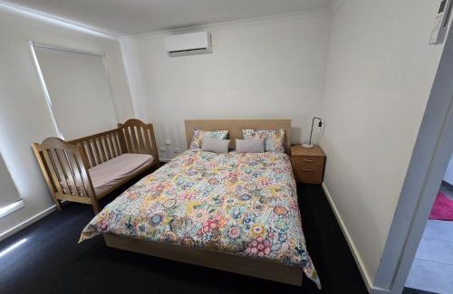 Melton South House | Comfy nest 4 bed room family house