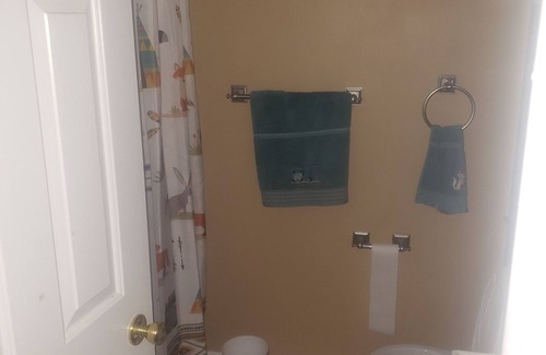 Taylor Condo | Comfy room located nearby the airport