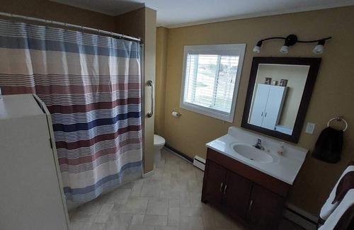 Algoma District House | Comfy, Roomy, Close to Stores, Trails & Lake