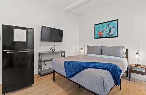 Ybor City Apartment | Comfy Studio Apartment in Tampa with Parking