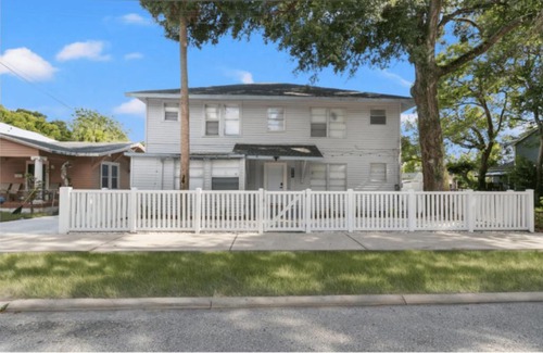 Ybor City Apartment | Comfy Studio Apartment in Tampa with Parking