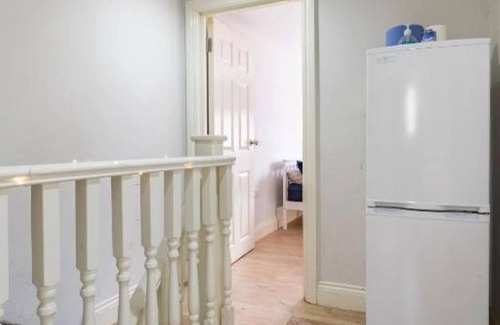 Boleyn Apartment | comfystay-london : Double Room with Extra Bedn