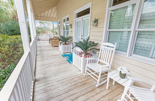 Litchfield by the Sea House | Compass Point 82 3BR 3 BA House w Kitchen