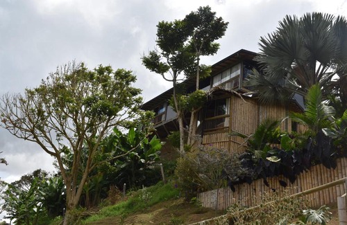 El Penol Villa | Complejo de Cabañas de Lujo Edén - Artesanos y Turistas