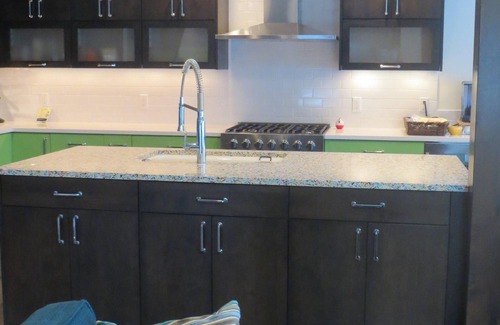 Vail House | Completely remodeled family home - Hot Tub, Wifi, cable TV, Loaded Kitchen
