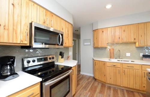 Fargo House | Completely Remodeled Home Blocks from NDSU and Downtown Fargo