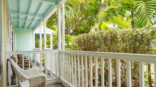 Truman Annex House | Conch Adventure by AvantStay Great Location w Patio Outdoor Dining and Shared Pool Week Long Stays