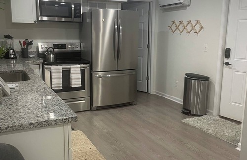 Concord House | Concord Private Guest Suite - 5 Mins to Atrium & Downtown