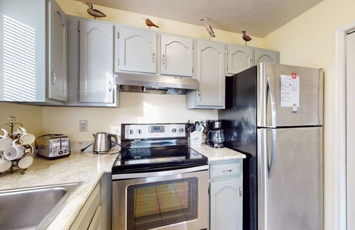 Caine Woods Condo | Condo Less than Two Miles to the Ocean with Pool, Fast WiFi, and Private W/D