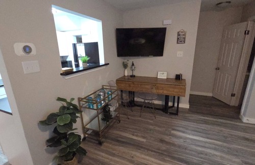 Riverside Condo | Condo near Downtown Austin