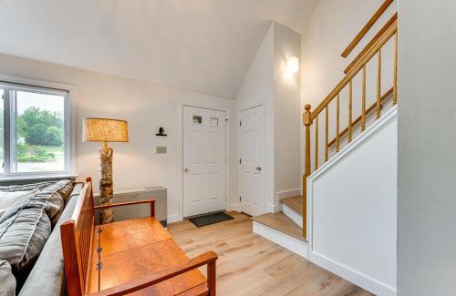 North Woodstock Apartment | Condo with Deck and Grill Less Than 5 Miles to Loon Mountain!