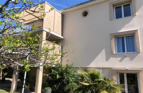 Condrieu Apartment | CONDRIEU Comme à la maison parking voiture vélo inclus