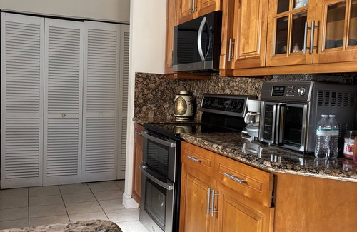 Richmond West House | CONFORTABLE 4-BEDROOM 2 BATH HOME WITH POOL IN THE CENTER OF MIAMI.