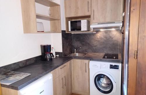 Brides-les-Bains Apartment | Confortable studio 2* avec balcon, double exposition et parking, proche du centre de Brides-les-Bains - FR-1-512-108