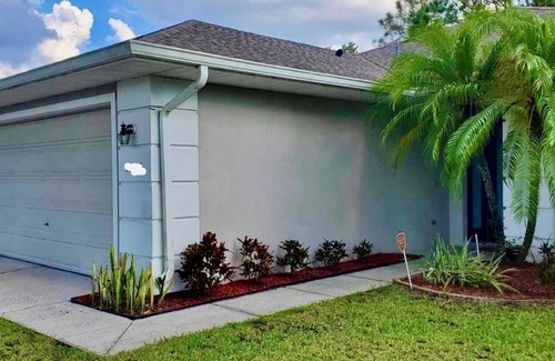 Sunset Lakes House | CONTACT FREE CHECK-IN/CHECK OUT - 4BR/2BA VILLA W/PVT POOL 5 MILES FROM DISNEY