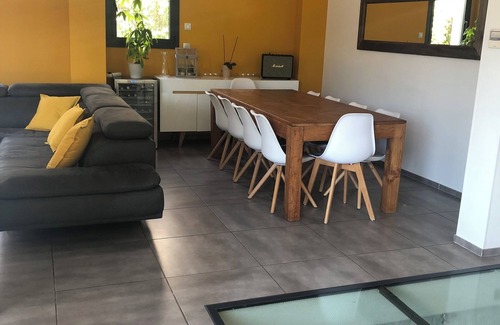 Teyran Villa | Contemporary air-conditioned villa with heated pool