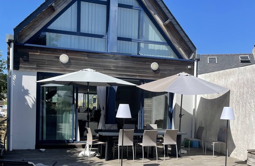Arzon House | Contemporary beachfront villa