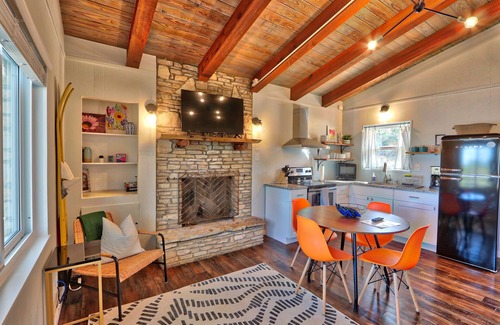 Canyon Lake Cottage | Contemporary Cottage for 6 guests! Great Family Getaway!