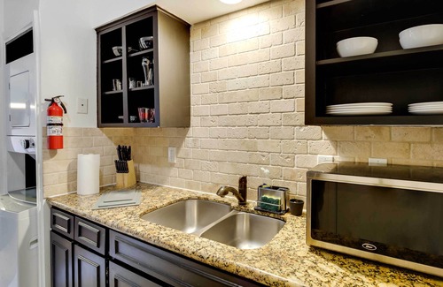 Knox - Henderson Apartment | Contemporary Dallas Condo w/Pool Access!