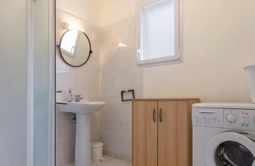 Asserac Cottage | "Contemporary Home with Garden, Near Sea & Shops, Equipped for Families"