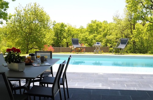 Luzech House | Contemporary home with heated pool