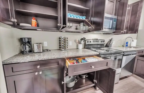 Waldron Apartment | Contemporary Loft Close to Airport Fast Wi-Fi